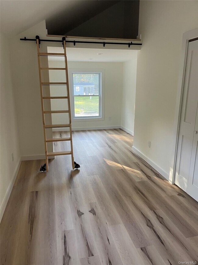 Building Photo - 340 Main St