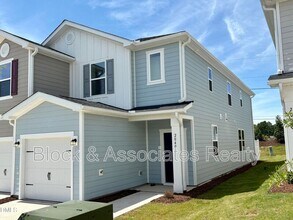 Building Photo - 2040 Oakdale Dr