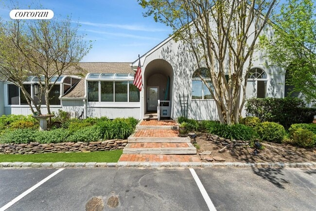 Building Photo - 400 Noyack Rd