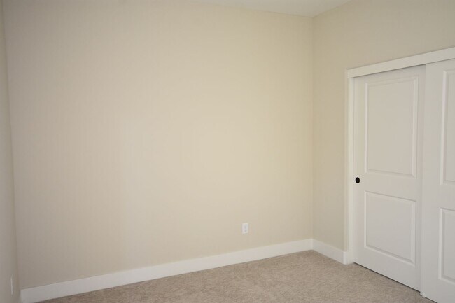 Building Photo - 140 Tortosa Ct