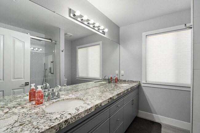 Building Photo - 39369 Regency Way