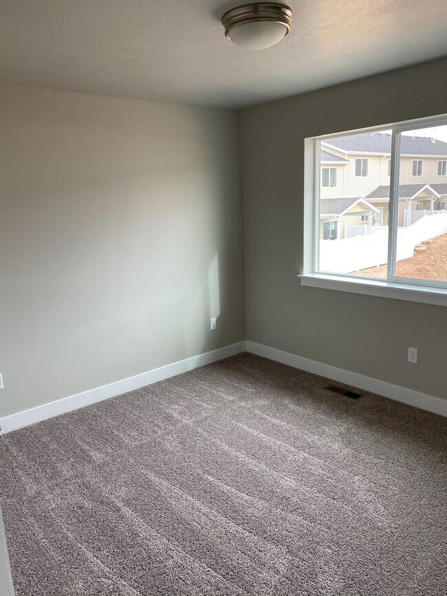 Building Photo - 3 Bedroom 2.5 Cedar Bend Unit