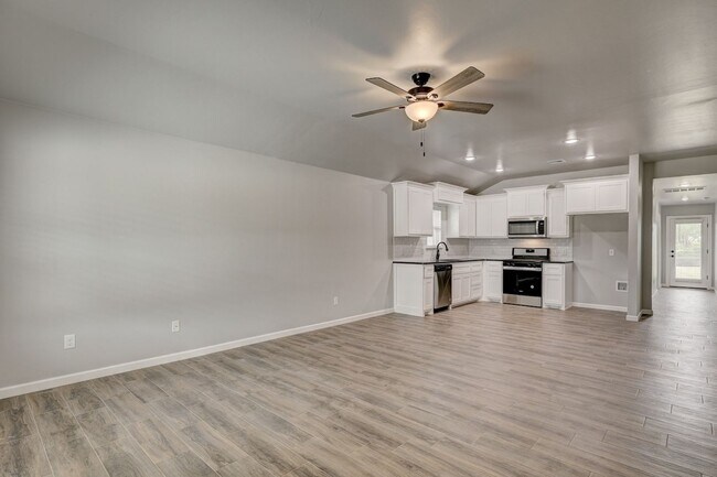Building Photo - 710 League Cir