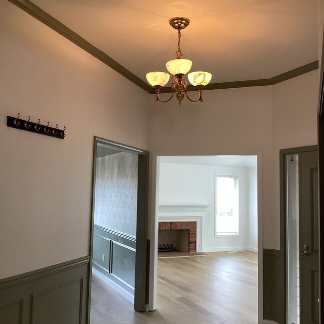 Building Photo - Ranch Style Rambler located in Stannwood