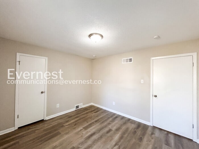 Building Photo - 3333 Leschallas Dr