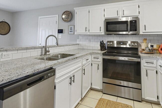 Building Photo - 5725 Ventura Ln