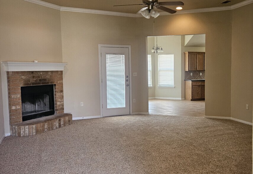 Building Photo - 2415 Merle Dr