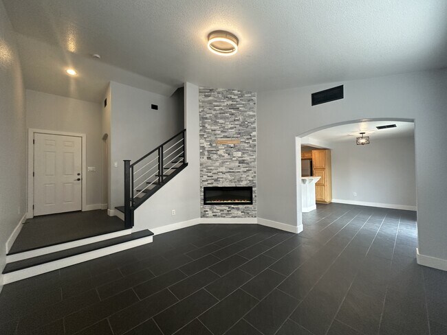 Building Photo - 7288 Quarterhorse Ln