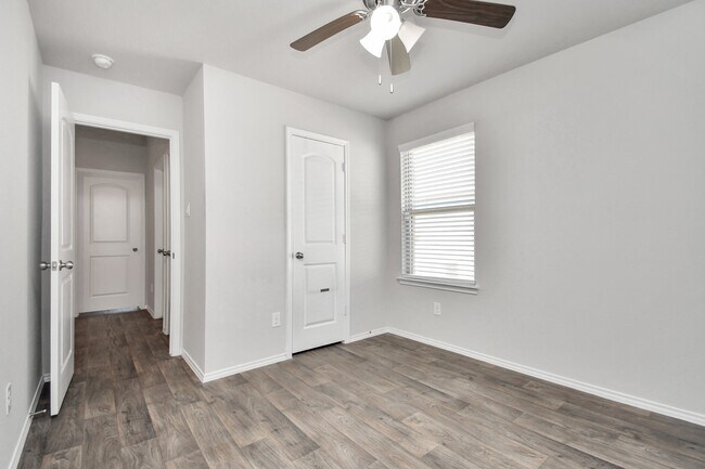 Building Photo - 14059 Crystal Cave Ln