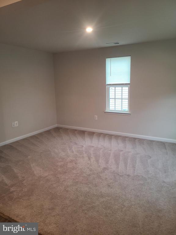 Building Photo - 1006 Valley Run Dr