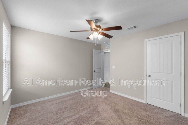Building Photo - 426 Eisenhower Dr