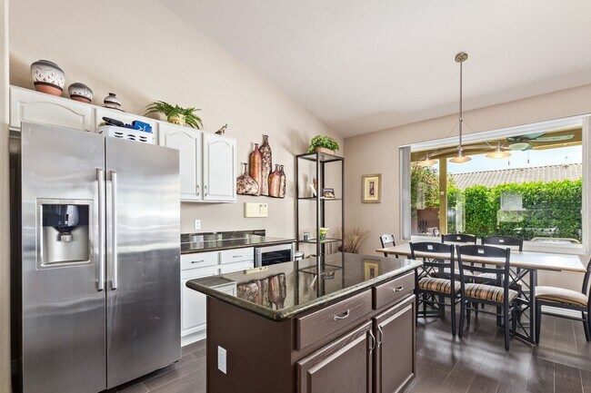 Building Photo - Gorgeous Winter Retreat - Fully Furnished