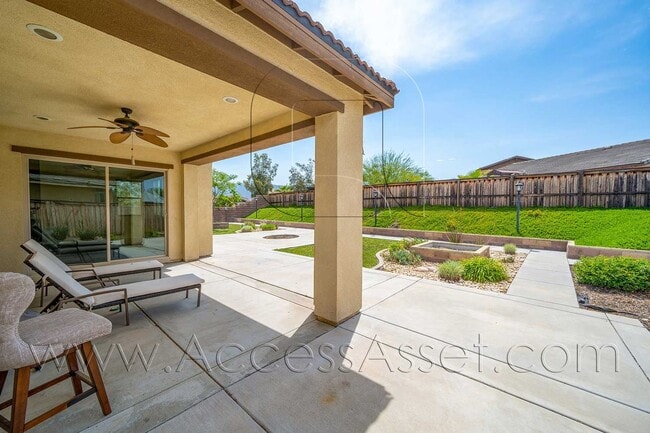 Building Photo - Stunning  Two-Story 4 Bed/3 Bath Home in B...