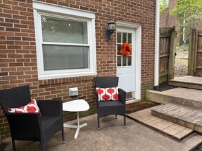 Building Photo - 327 Braehead Dr