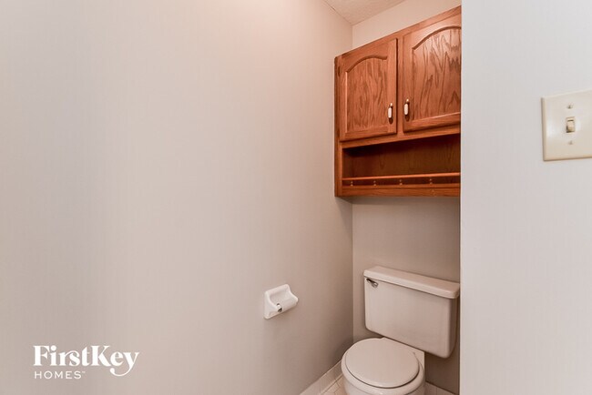 Building Photo - 8861 Reflections Cove