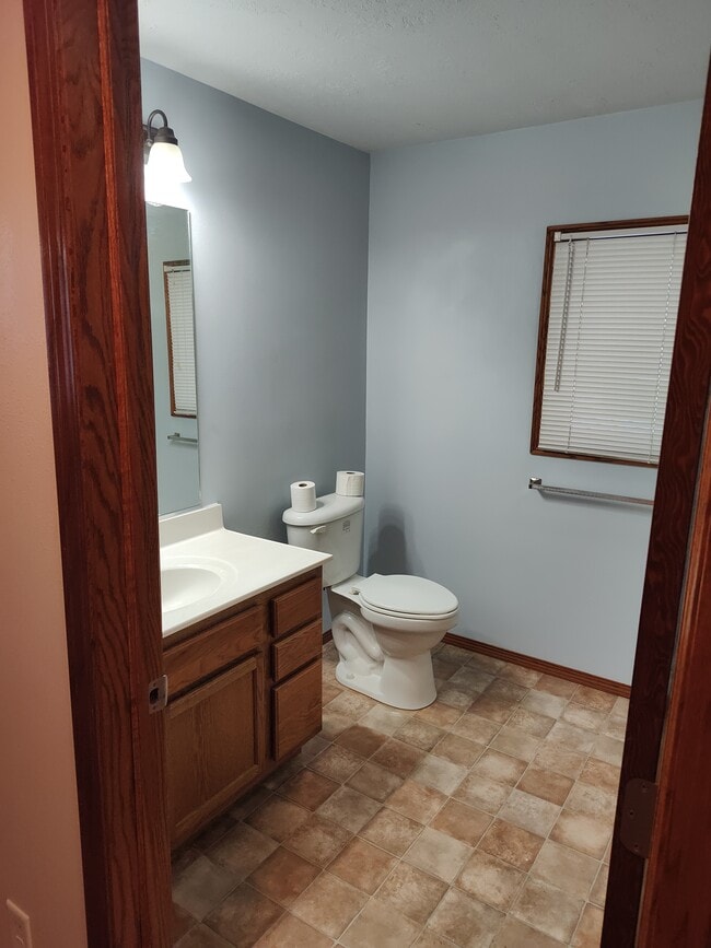 Building Photo - 5710 S Shore Dr