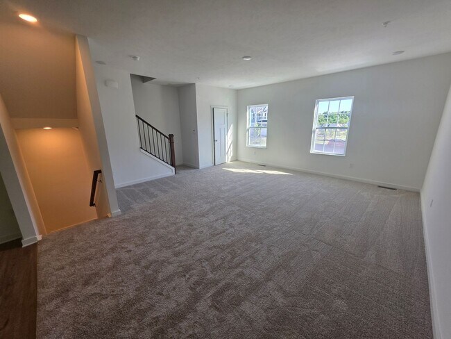 Building Photo - Brand-new townhome with modern finishes, flexible living space, and low-maintenance living.