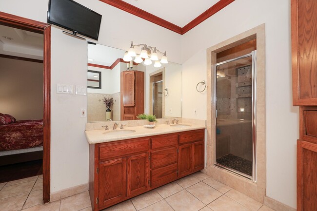Building Photo - 6514 Grande Bay