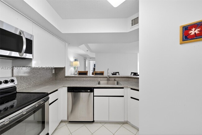 Building Photo - 6767 Collins Ave