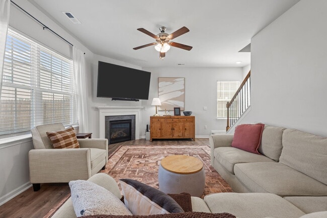 Building Photo - 1009 Chiles Dr