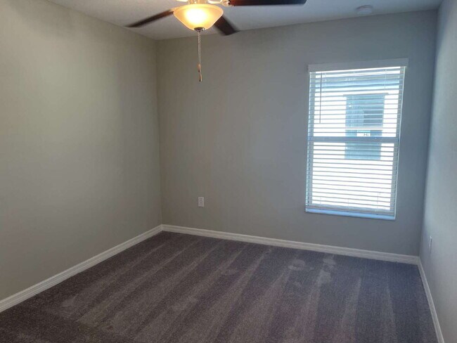 Building Photo - "Spacious 4-Bed Oasis with 2.5 Baths on Ra...