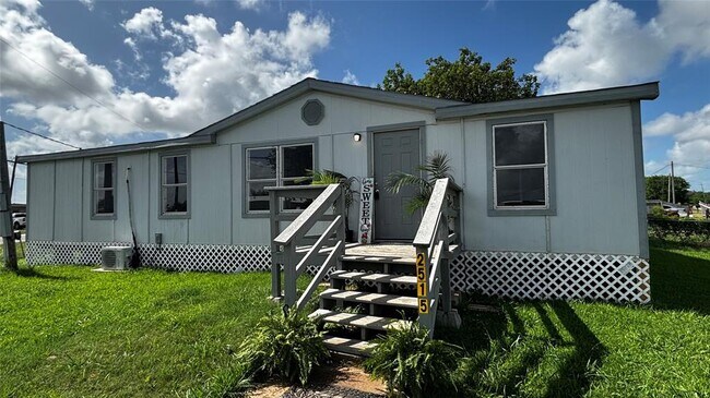 Building Photo - 2515 Oyster Creek Bend