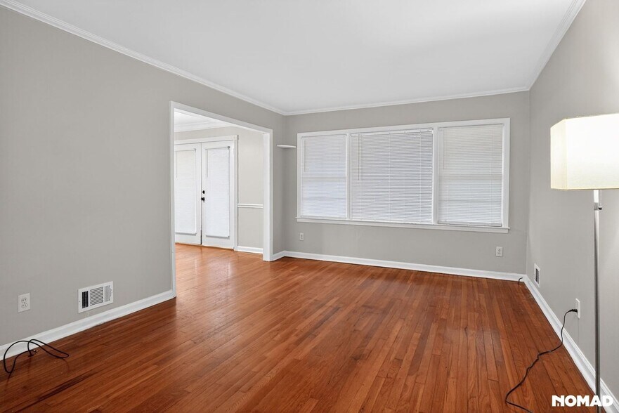 Building Photo - 2644 Pineland Ave