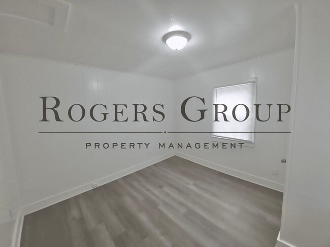 Building Photo - 305 Perry St