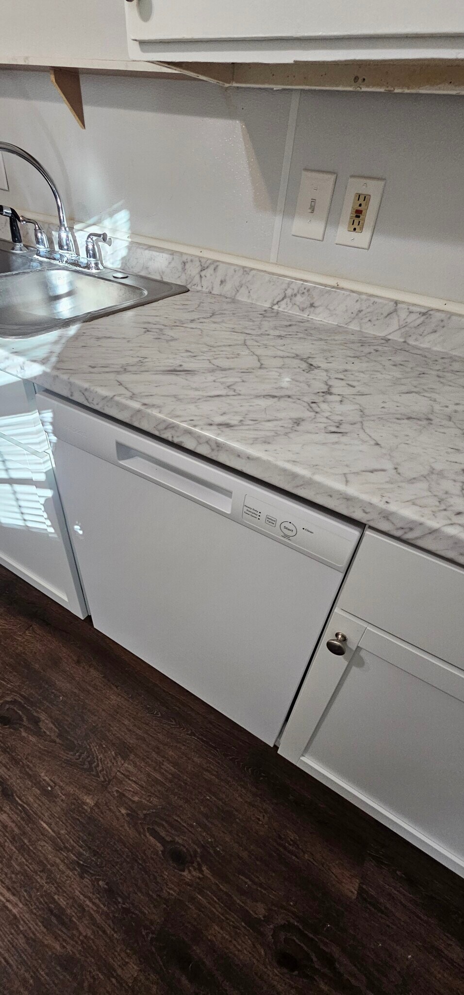 Building Photo - 720 N 70th St