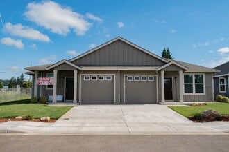 Building Photo - Gorgeous 2BD Duplex in Great Washougal Location! Beautiful Finishes!