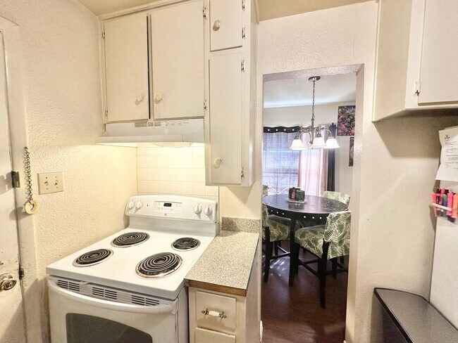 Building Photo - Charming 3BR Home with Large Yard & Easy I-35 Access Near Denton