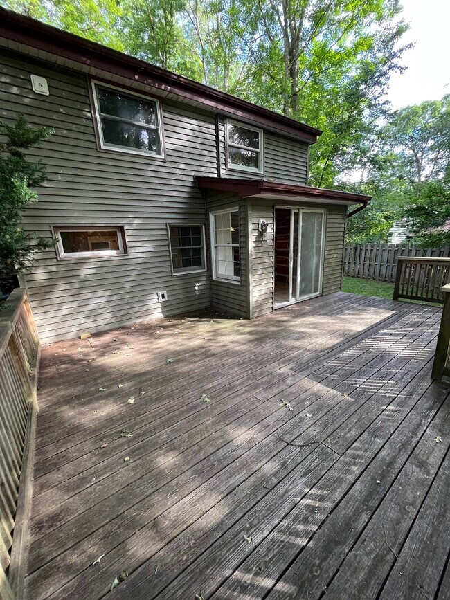 Building Photo - 56 E Park Dr