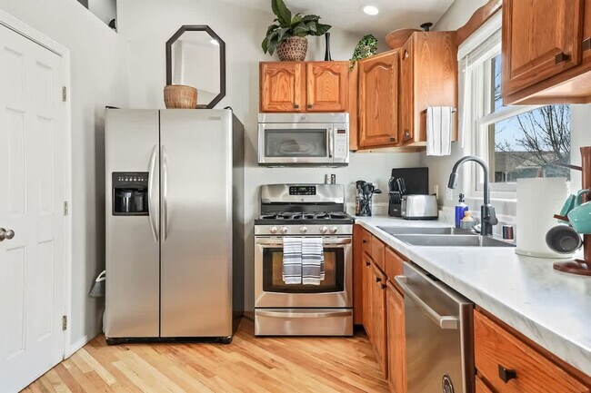 Building Photo - 1619 Ruby Ct