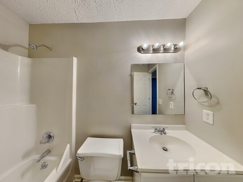 Building Photo - 216 Netherland Dr