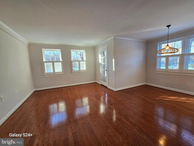 Building Photo - 6618 Boulevard View