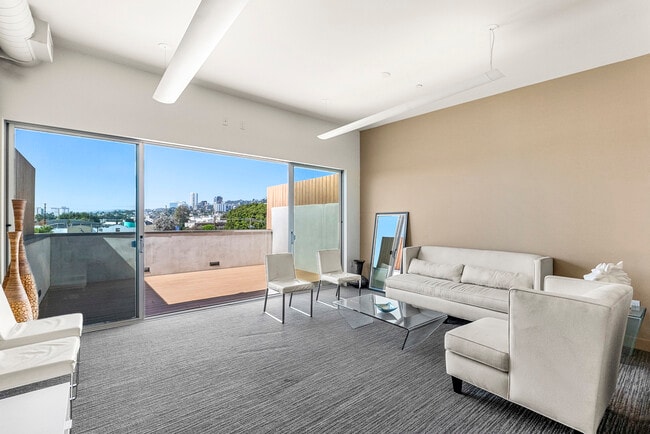 Building Photo - 855 N Croft Ave