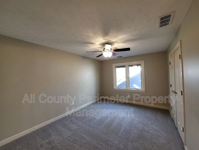 Building Photo - 2438 Kings Arms Dr