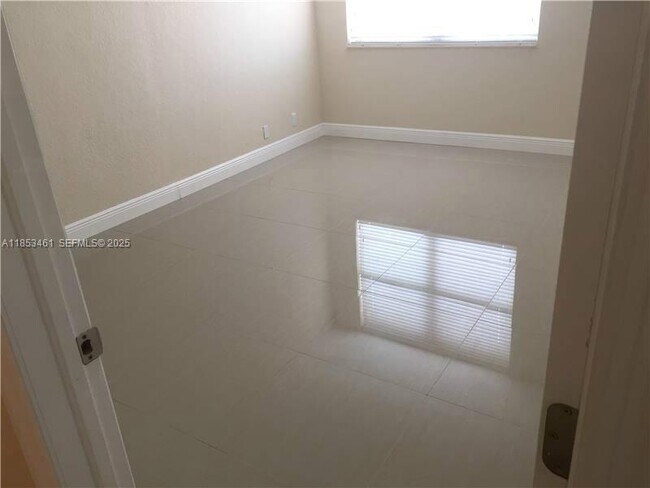 Building Photo - 9143 SW 77th Ave