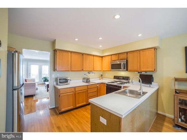 Building Photo - 427 Oakmont Ct