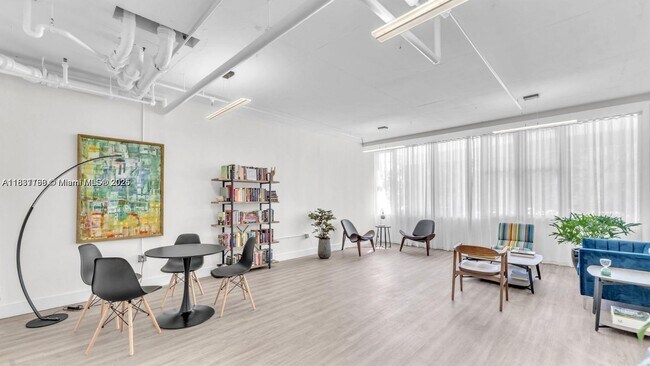 Building Photo - 7545 E Treasure Dr
