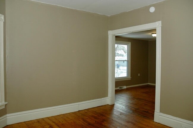 Building Photo - 1335 Ashland Ave NE