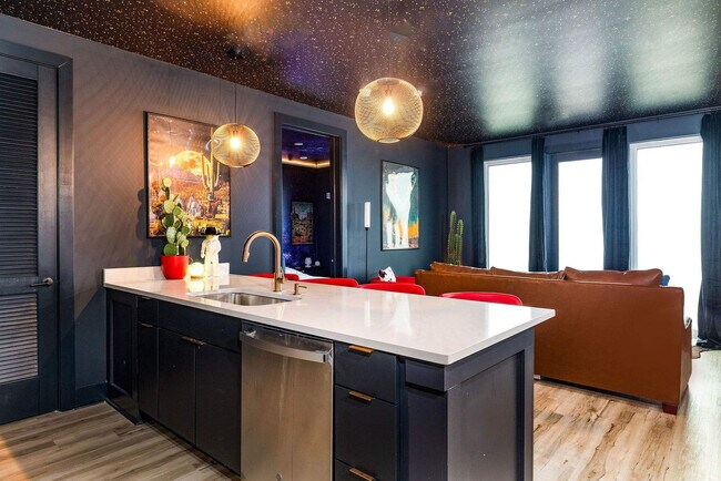 Building Photo - 245 Hermitage Ave