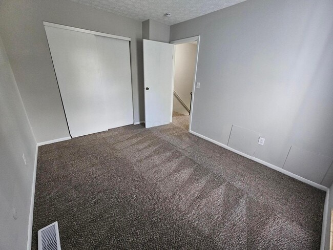 Building Photo - 2084 Brookfield Rd
