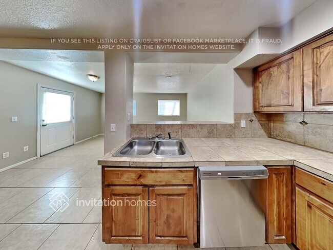 Building Photo - 7844 E Glade Ave