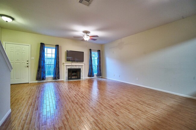 Building Photo - 2816 Holly Hall St