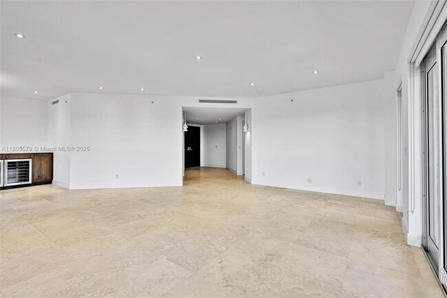 Building Photo - 13637 Deering Bay Dr