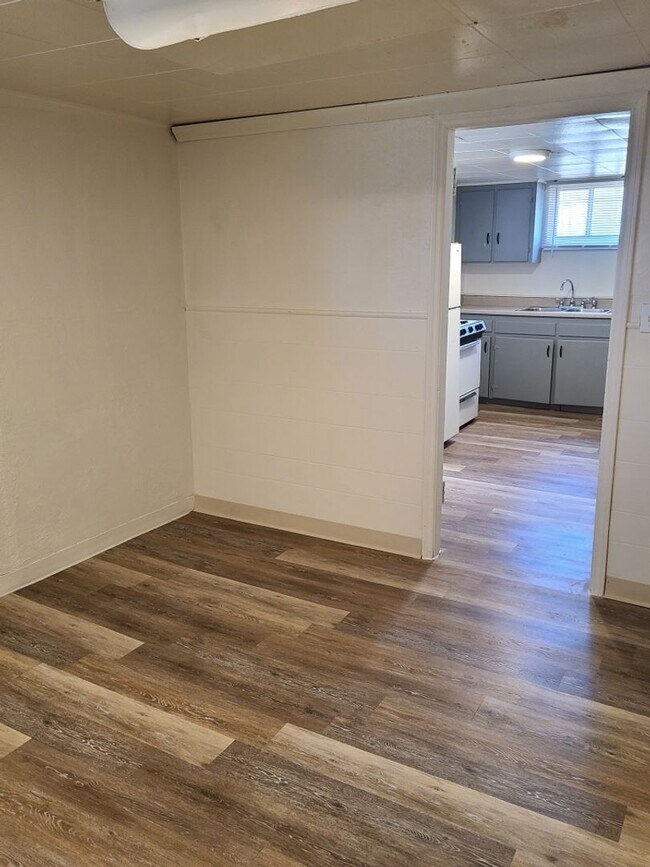 Building Photo - EHN720