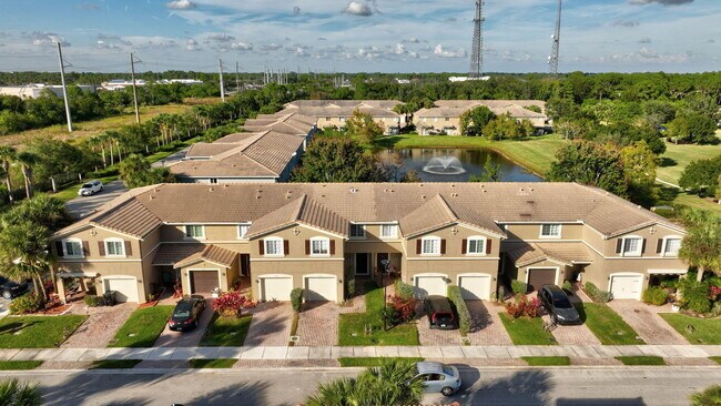 Building Photo - 2245 Portsmouth Ln