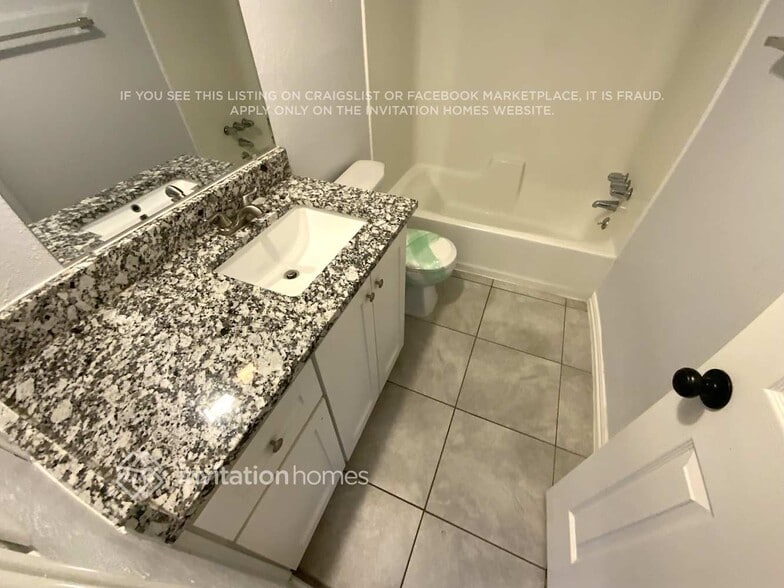 Building Photo - 340 NW Summercrest Blvd