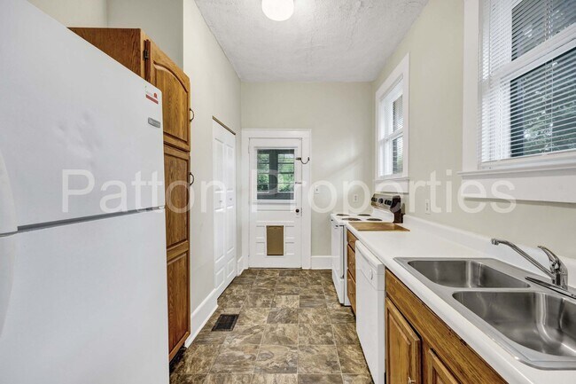 Building Photo - 1409 Hagood Ave